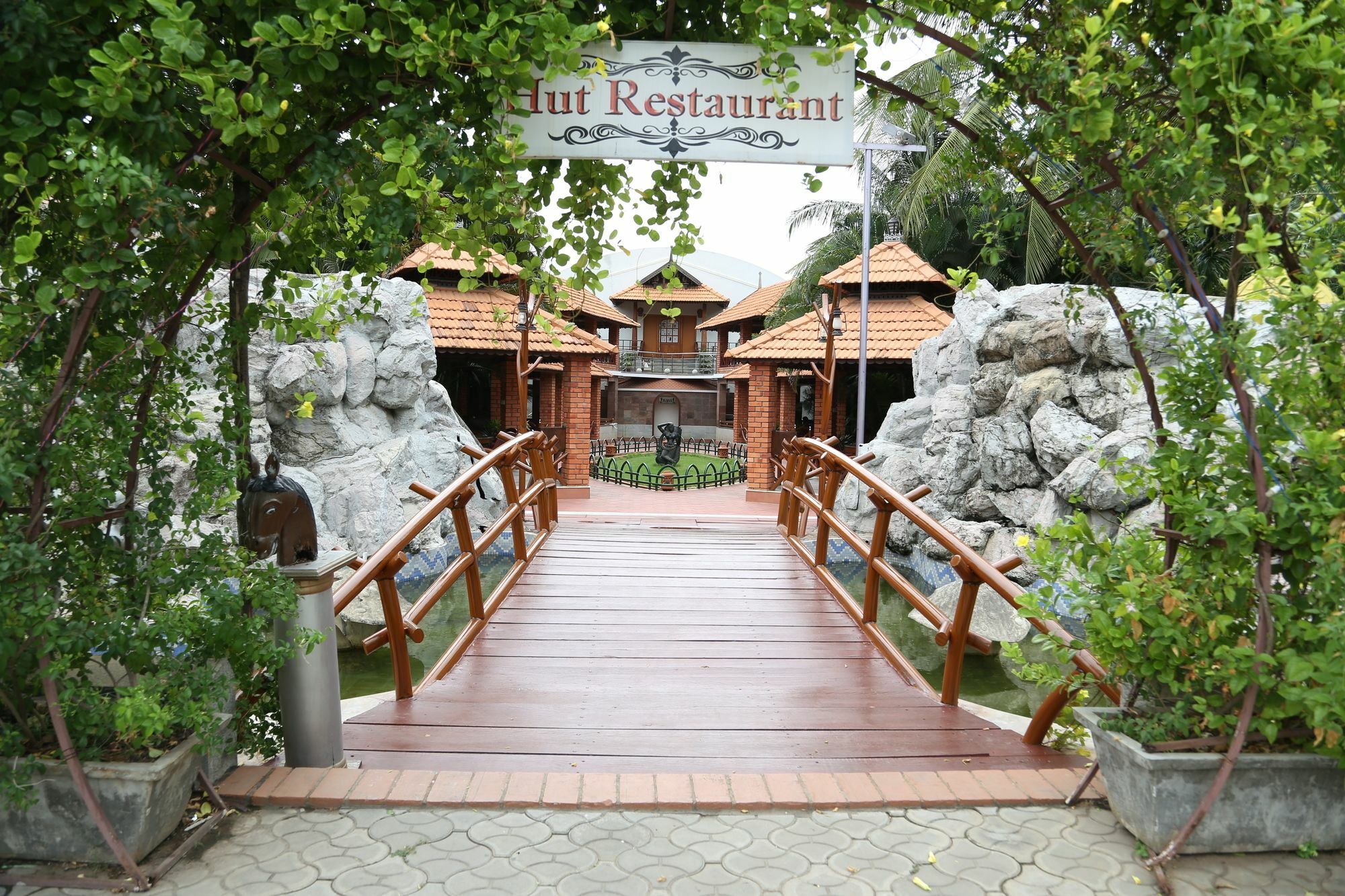 Capital O 6229 Ilara Hotels And Resorts Siruseri Екстериор снимка