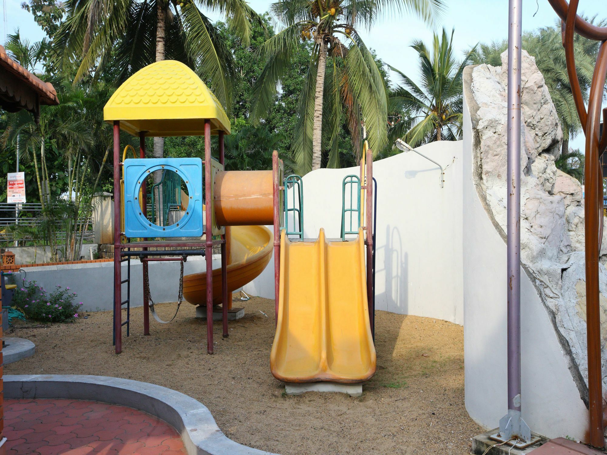 Capital O 6229 Ilara Hotels And Resorts Siruseri Екстериор снимка